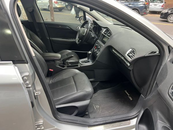 Citroen C4 Lounge Exclusive 1.6 Thp At. - Imagen 11
