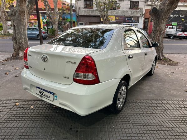 Toyota Etios X 4 Pts. - Imagen 4