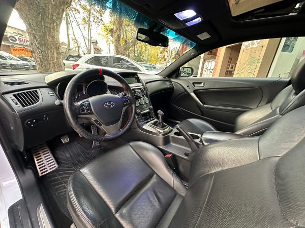 Hyundai Genesis 3.8 V6 Mt. - Imagen 8