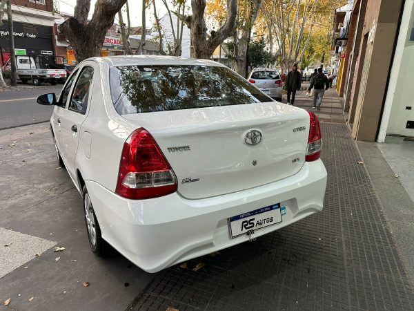 Toyota Etios X 4 Pts. - Imagen 3