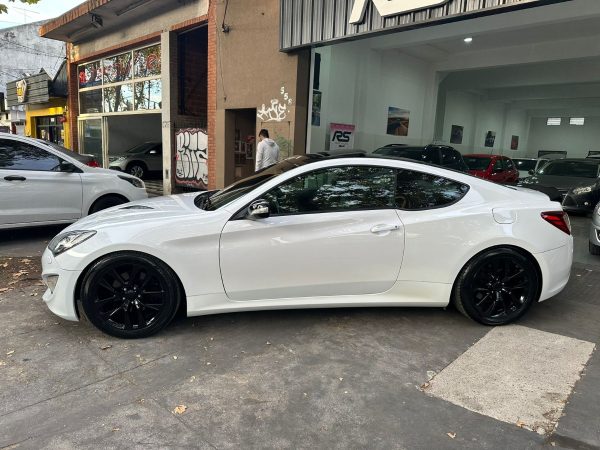 Hyundai Genesis 3.8 V6 Mt. - Imagen 3