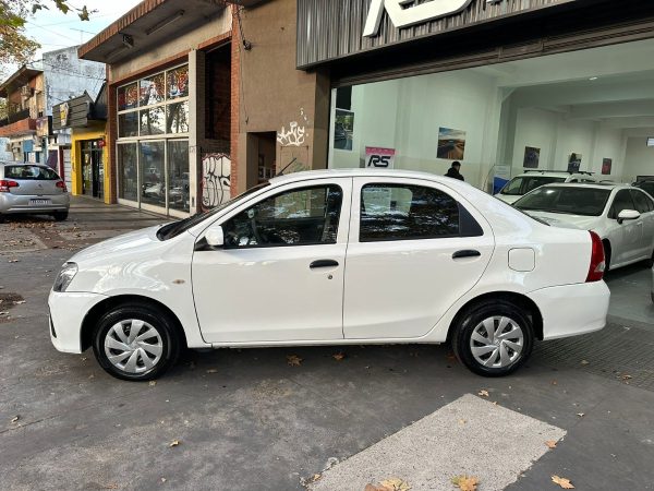 Toyota Etios X 4 Pts. - Imagen 5