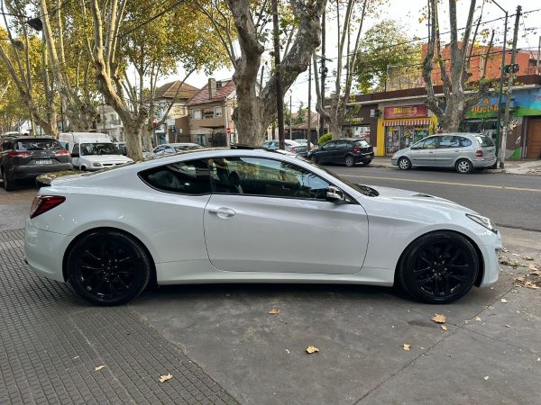 Hyundai Genesis 3.8 V6 Mt. - Imagen 4
