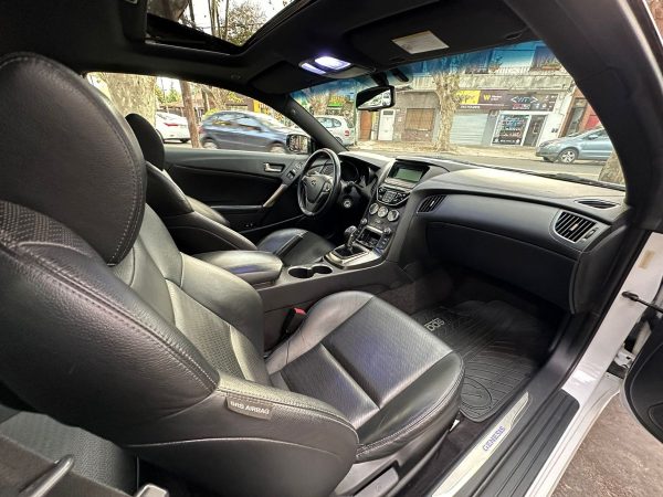 Hyundai Genesis 3.8 V6 Mt. - Imagen 12