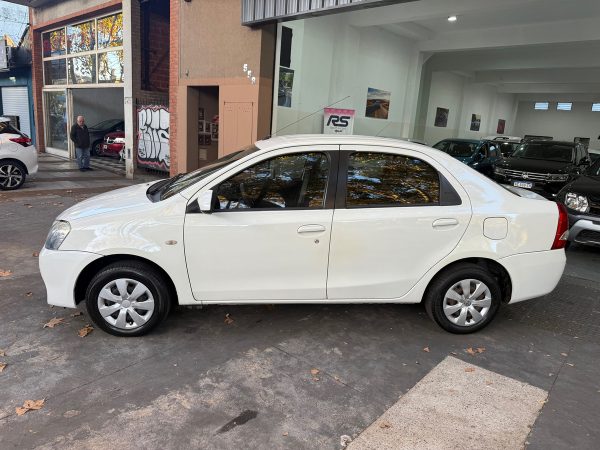 Toyota Etios 1.5 Sedan Xs - Imagen 2