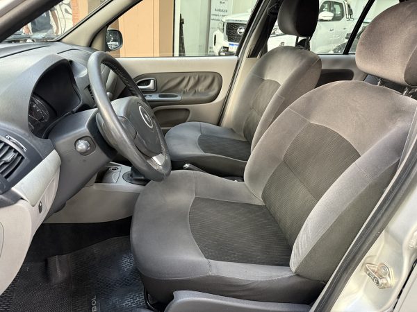 Renault Symbol 1.6 Luxe - Imagen 11