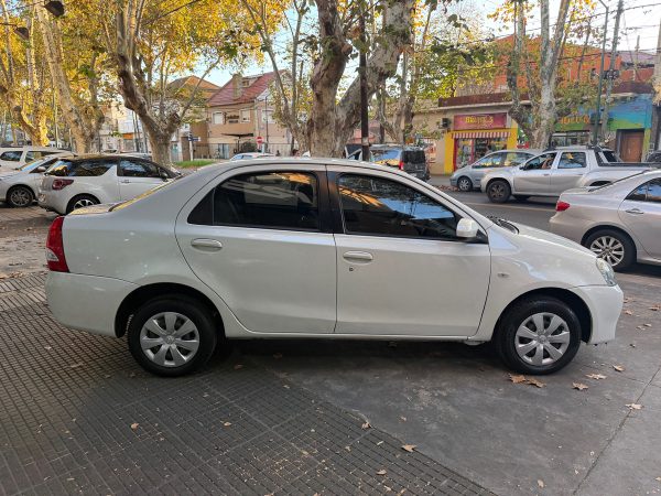 Toyota Etios 1.5 Sedan Xs - Imagen 4