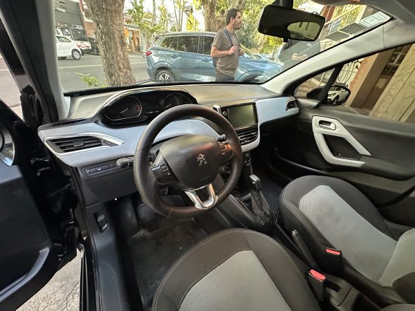 Peugeot 208 1.6 Allure Touchscreen - Imagen 12