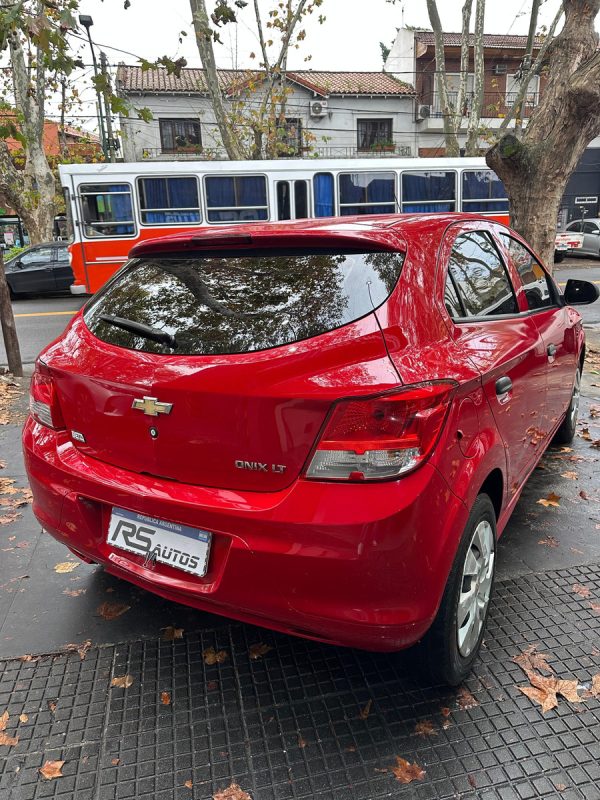 Chevrolet Onix 1.4 Lt 98cv - Imagen 16