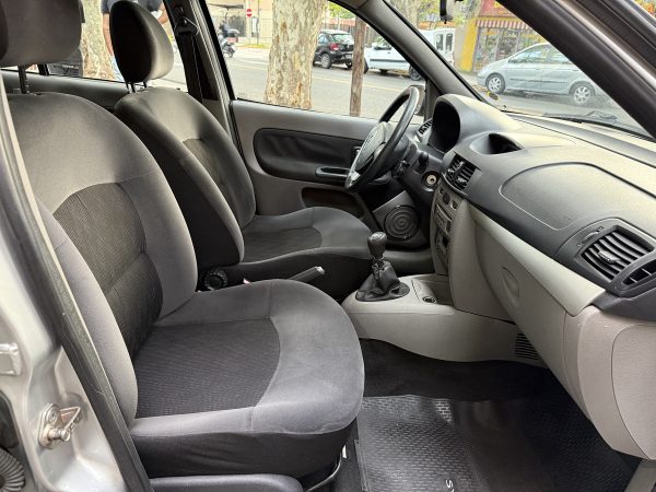 Renault Symbol 1.6 Luxe - Imagen 10