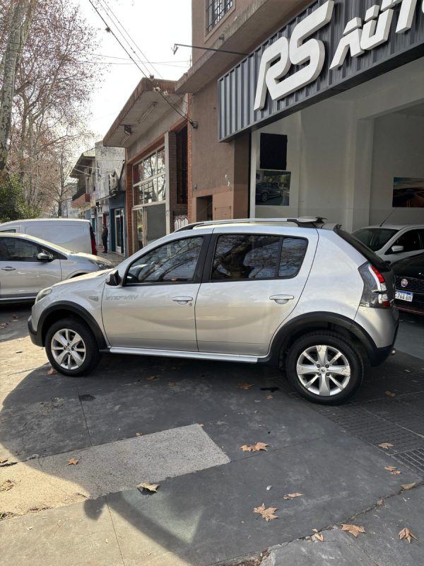 Renault Sandero Stepway 1.6 Confort 105cv - Imagen 5