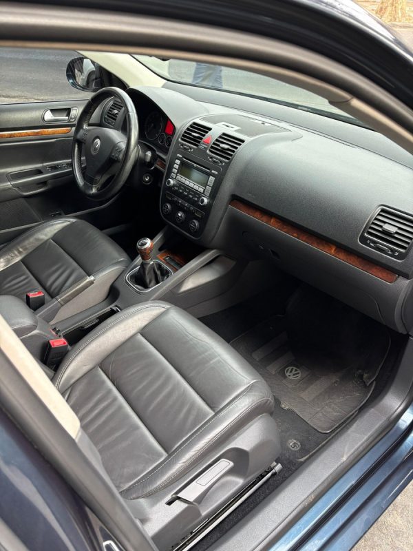 Volkswagen Vento 2.5 Luxury Wood - Imagen 17