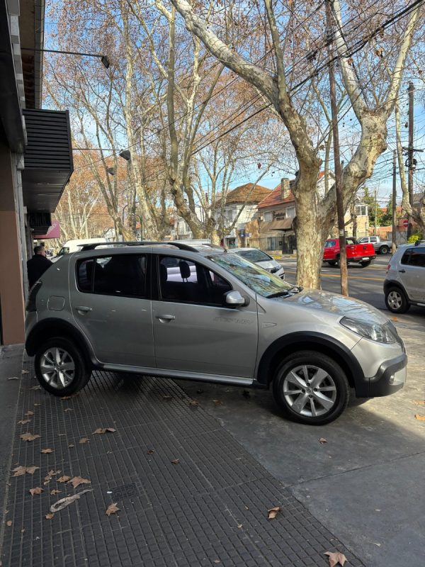 Renault Sandero Stepway 1.6 Confort 105cv - Imagen 4