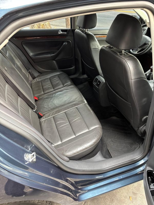 Volkswagen Vento 2.5 Luxury Wood - Imagen 19