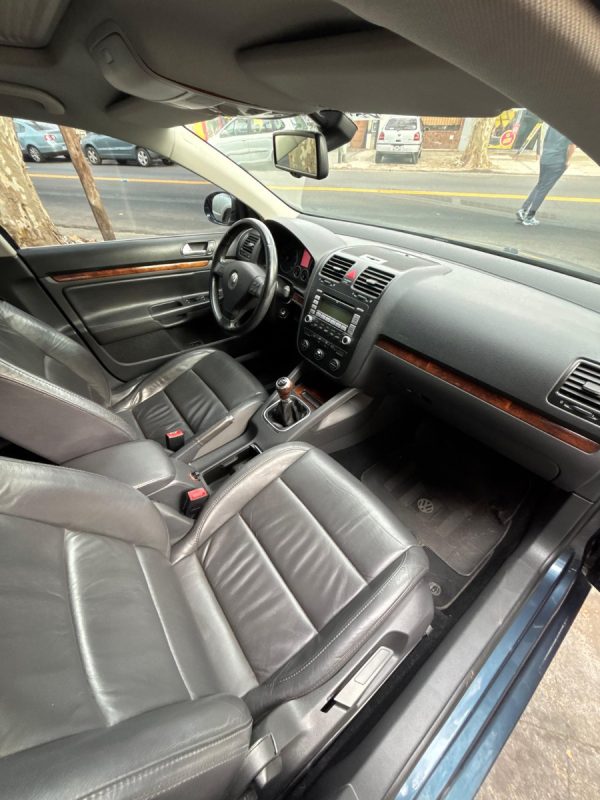 Volkswagen Vento 2.5 Luxury Wood - Imagen 15