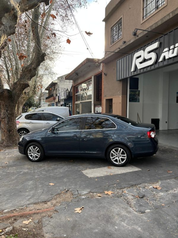 Volkswagen Vento 2.5 Luxury Wood - Imagen 9