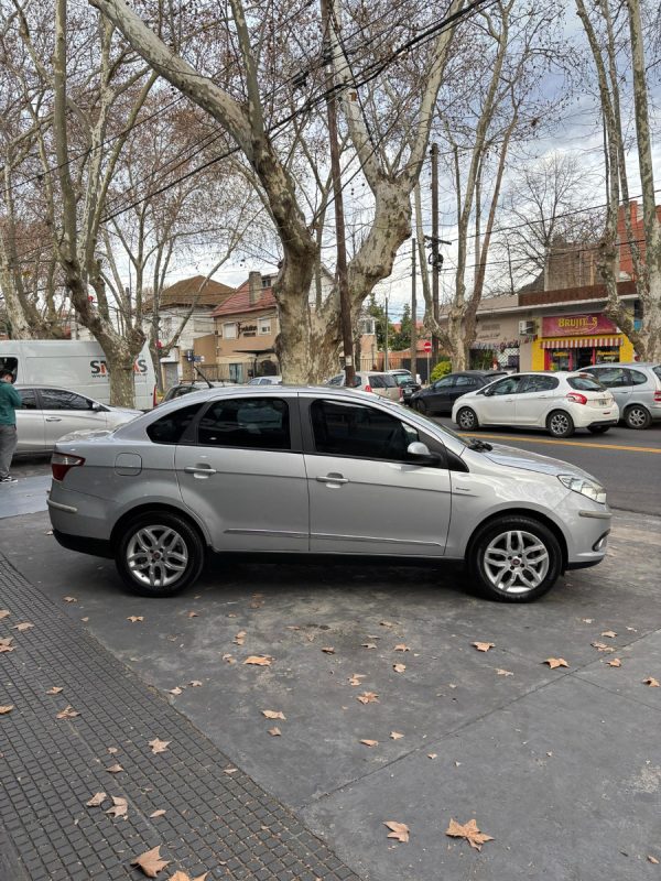 Fiat Grand Siena 1.6 Essence Dualogic 115cv - Imagen 4