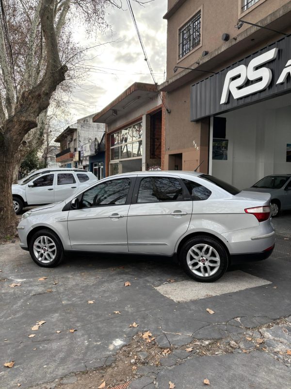 Fiat Grand Siena 1.6 Essence Dualogic 115cv - Imagen 2