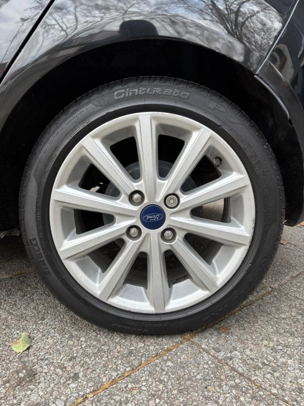 Ford Fiesta Kinetic 1.6 Se - Imagen 10