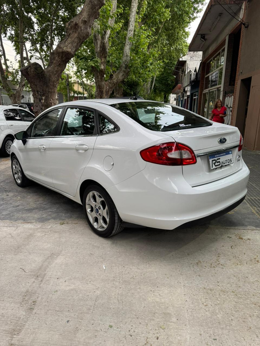 Ford Fiesta Kinetic 1.6 Design Sedan 120cv Trend Plus - Imagen 9