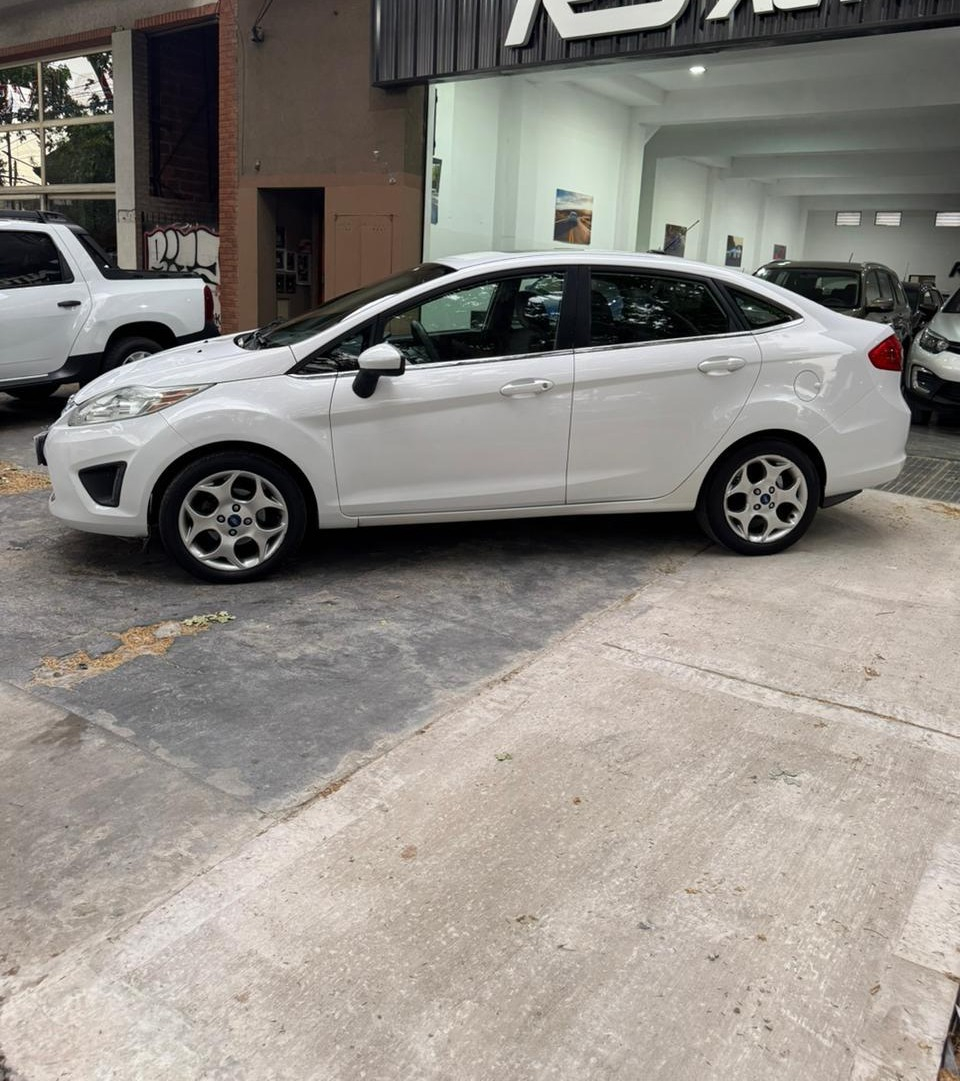 Ford Fiesta Kinetic 1.6 Design Sedan 120cv Trend Plus - Imagen 4