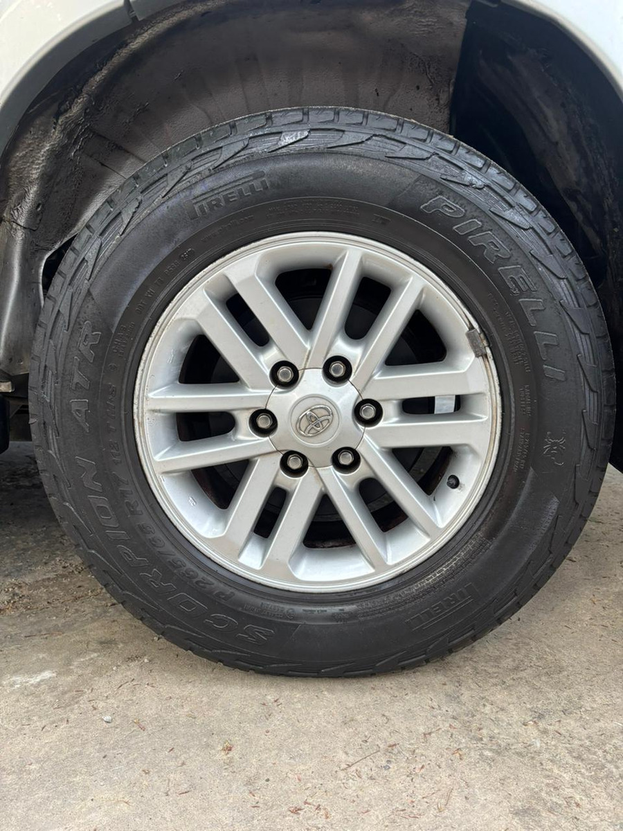 Toyota Hilux Sw4 2.7 Srv Cuero Vvti 4x2 4at 7 Asientos - Imagen 11