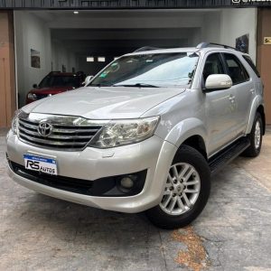 Toyota Hilux Sw4 2.7 Srv Cuero Vvti 4x2 4at 7 Asientos