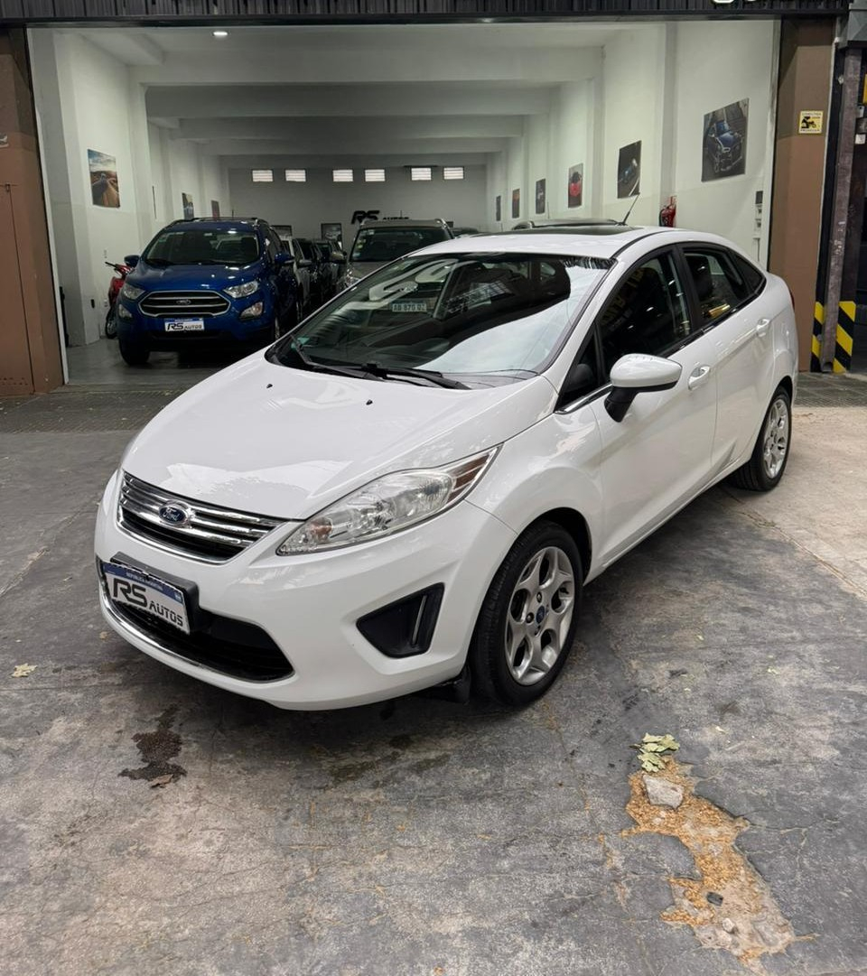 Ford Fiesta Kinetic 1.6 Design Sedan 120cv Trend Plus - Imagen 2