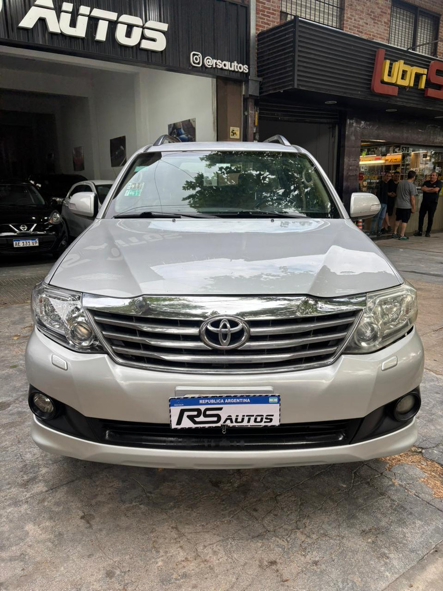 Toyota Hilux Sw4 2.7 Srv Cuero Vvti 4x2 4at 7 Asientos - Imagen 2