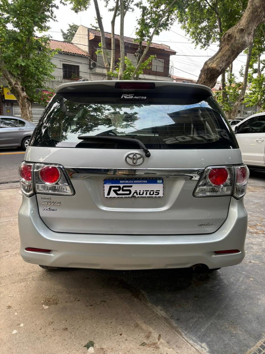 Toyota Hilux Sw4 2.7 Srv Cuero Vvti 4x2 4at 7 Asientos - Imagen 6