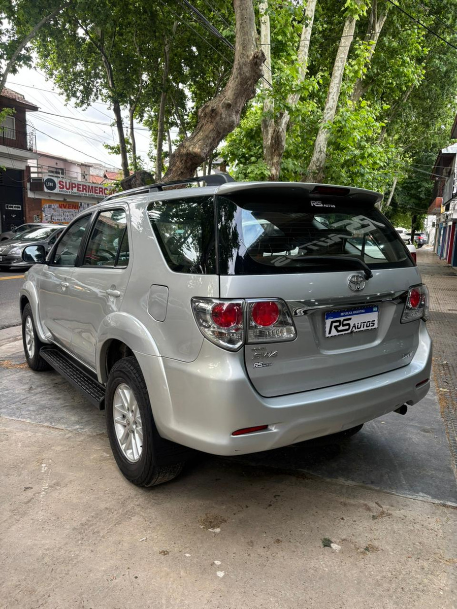 Toyota Hilux Sw4 2.7 Srv Cuero Vvti 4x2 4at 7 Asientos - Imagen 7