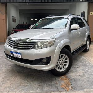 Toyota Hilux Sw4 2.7 Srv Cuero Vvti 4x2 4at 7 Asientos