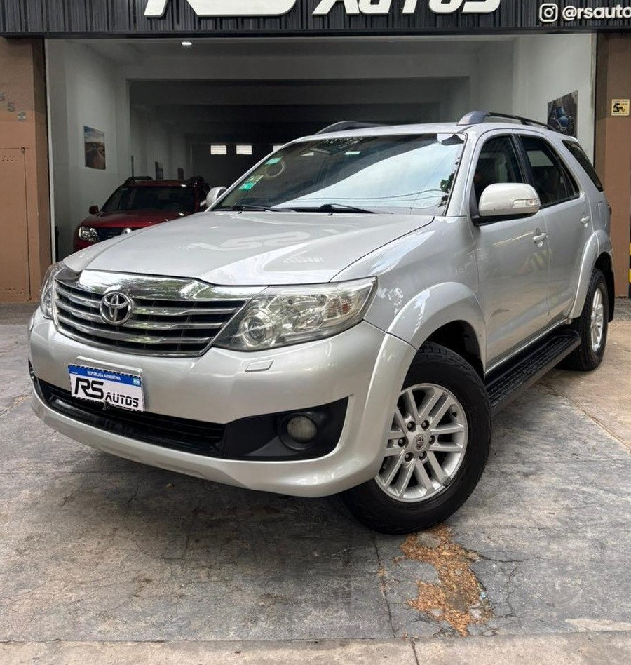 Toyota Hilux Sw4 2.7 Srv Cuero Vvti 4x2 4at 7 Asientos