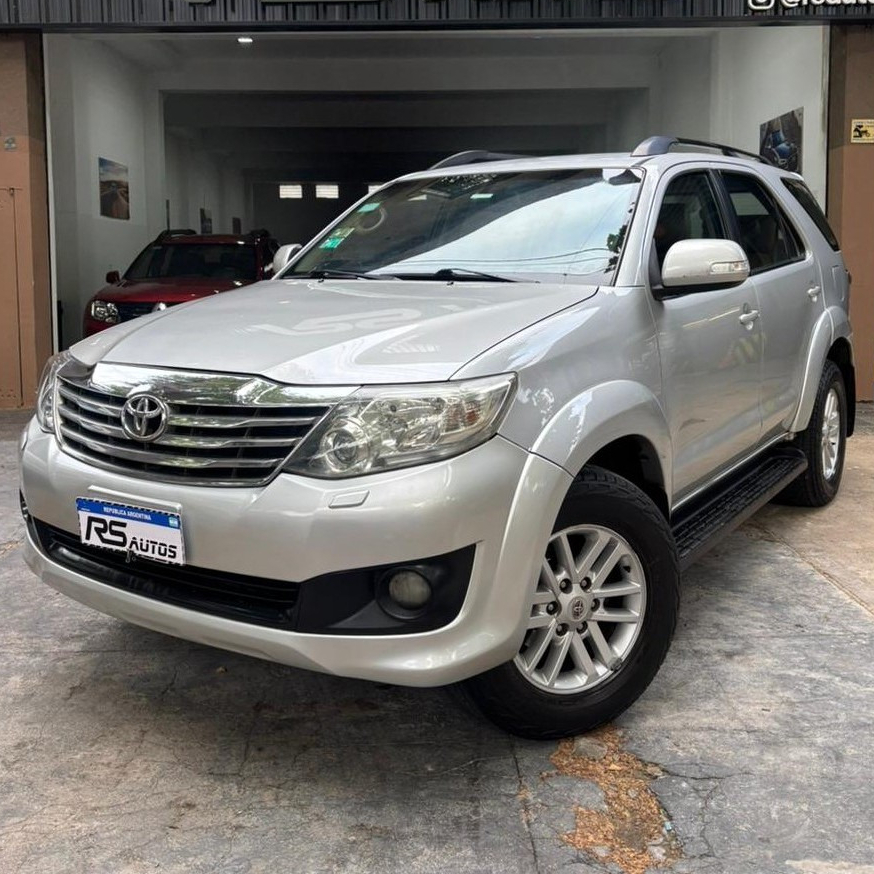 Toyota Hilux Sw4 2.7 Srv Cuero Vvti 4x2 4at 7 Asientos