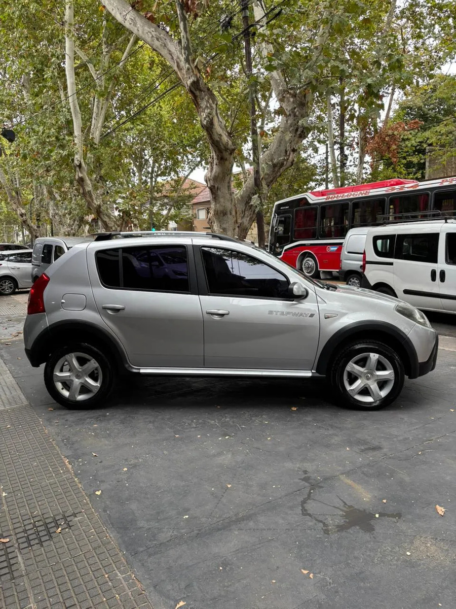 Renault Sandero Stepway 1.6 Confort 105cv - Imagen 8
